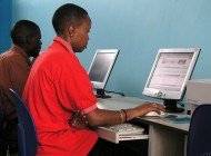 Café internet, Kampala, Ouganda. Photo : Arne Hoel, World Bank / Flickr (c.c)