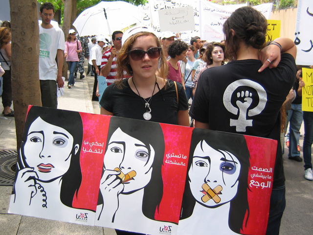 Marche pour l' adoption d'une loi criminalisant la violence domestique, Beyrouth, Liban (2011) / Photo Joelle Hatem / Flickr (c.c)